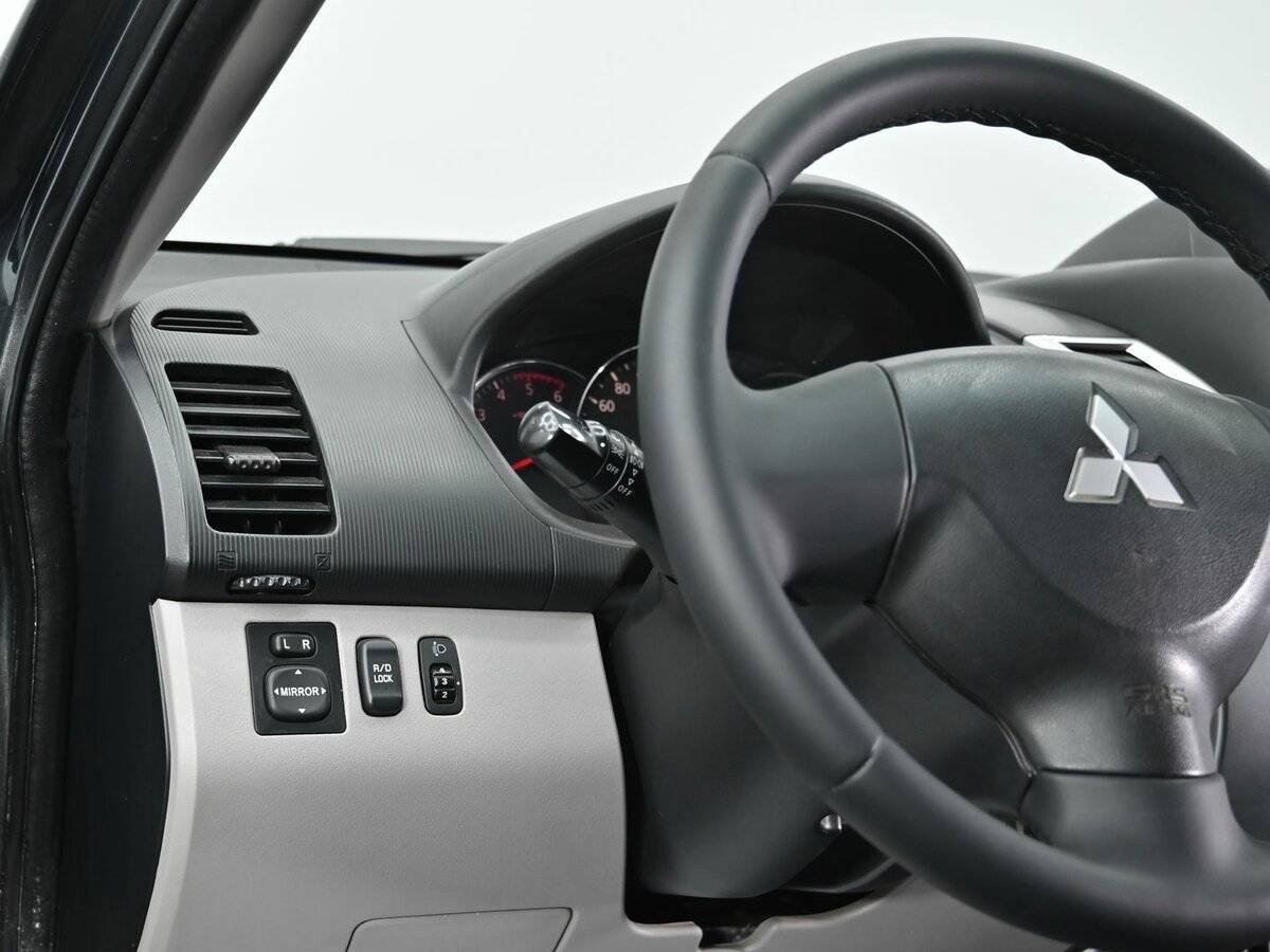 Б/У Митсубиши Паджеро Спорт 2014 года. Фото: #8