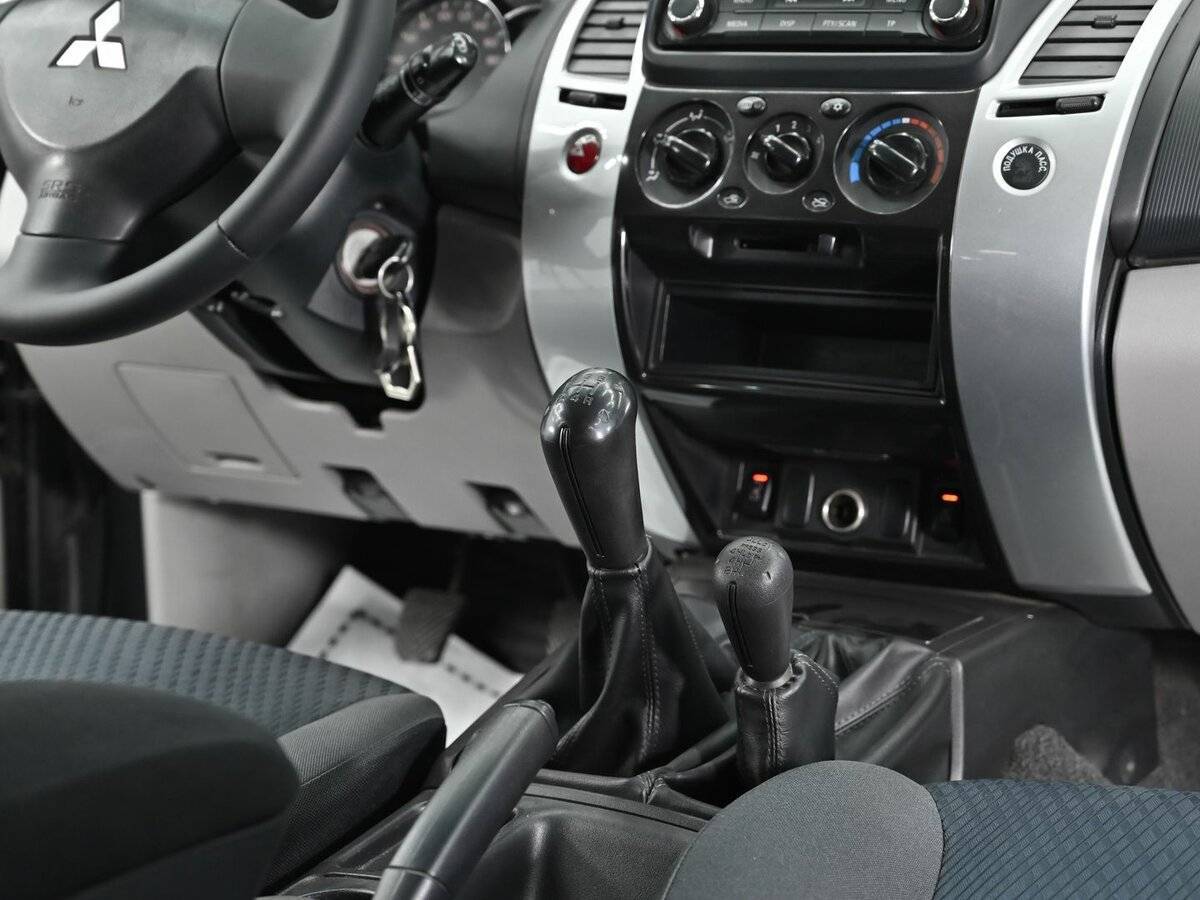 Б/У Митсубиши Паджеро Спорт 2014 года. Фото: #10