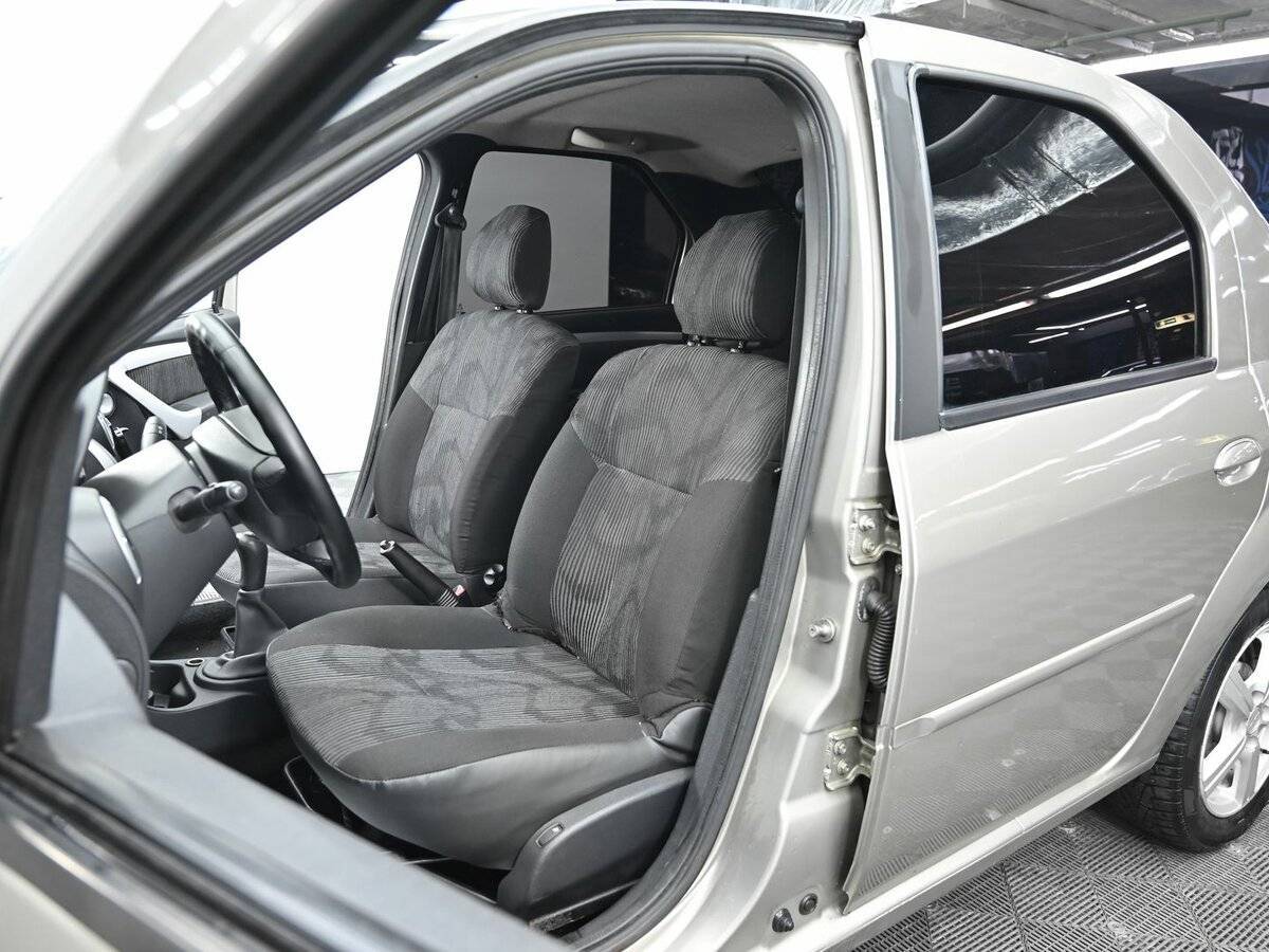 Б/У Рено Логан 2013 года. Фото: #5