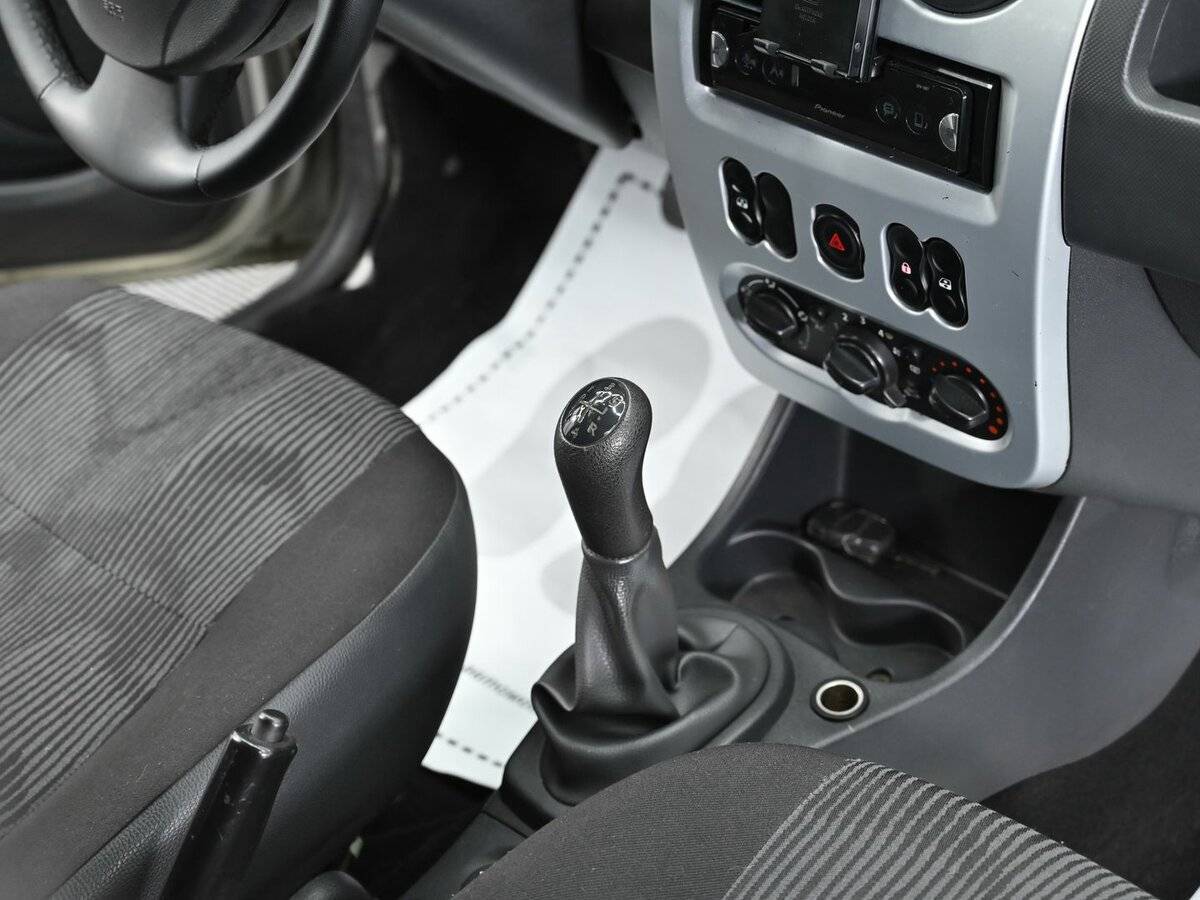 Б/У Рено Логан 2013 года. Фото: #8