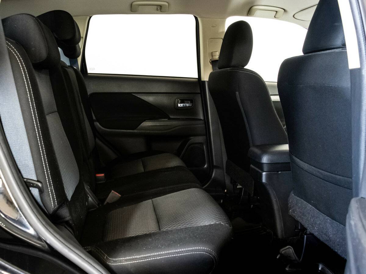 Б/У Митсубиши Оутлэндер 2018 года. Фото: #13