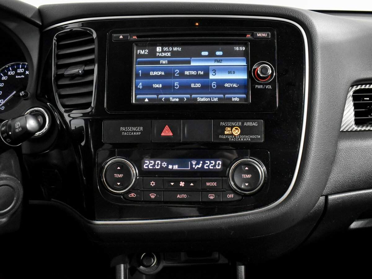 Б/У Митсубиши Оутлэндер 2014 года. Фото: #15