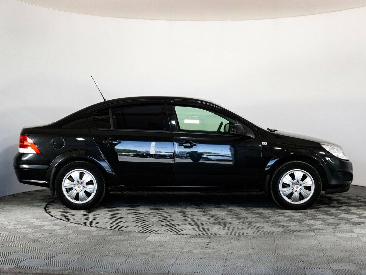 Б/У Опель Астра 2014 года. Фото: #3