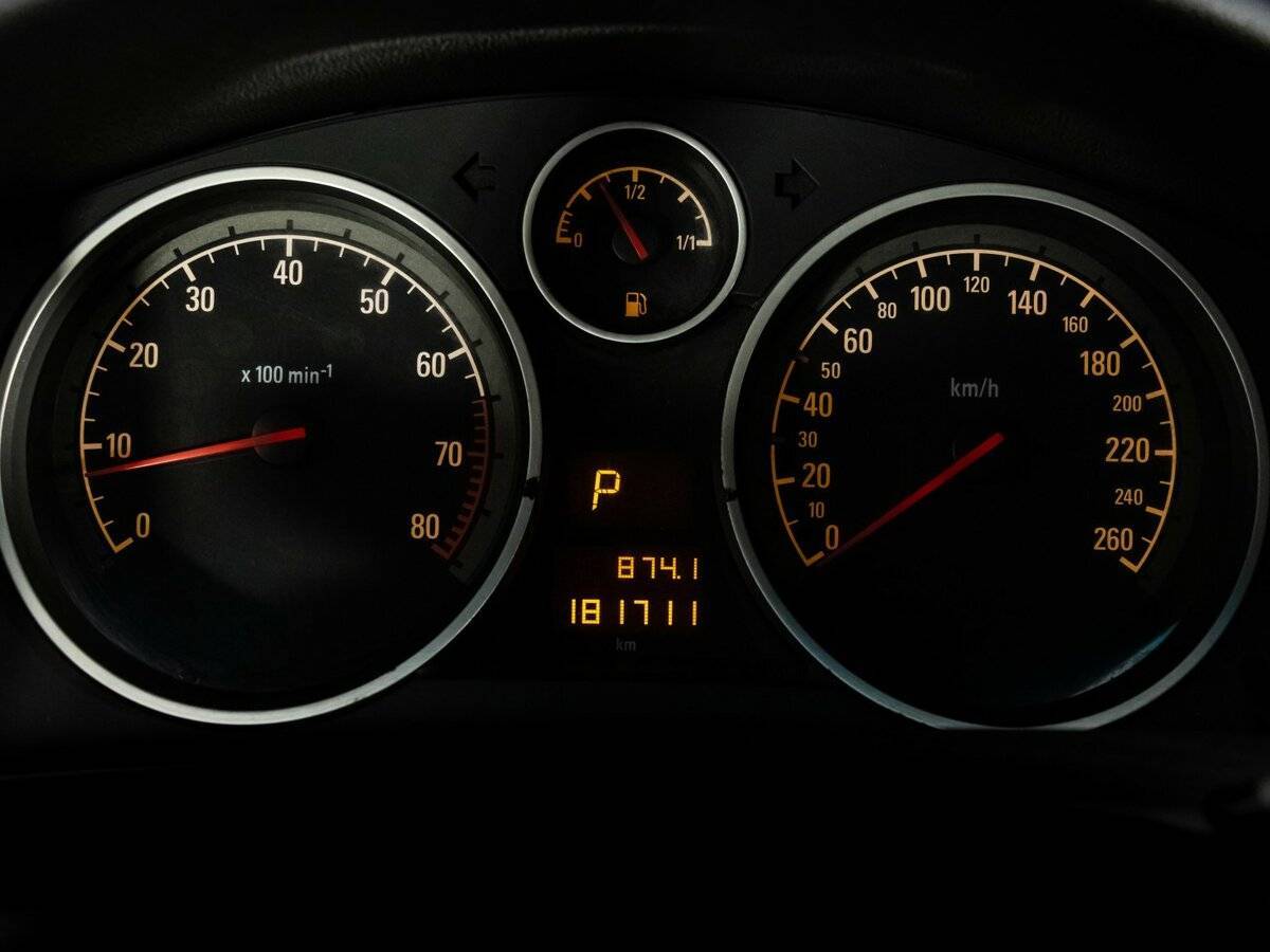 Б/У Опель Астра 2014 года. Фото: #18