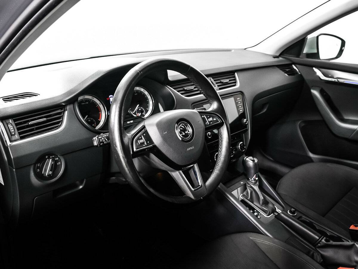 Б/У Шкода Октавия 2018 года. Фото: #11