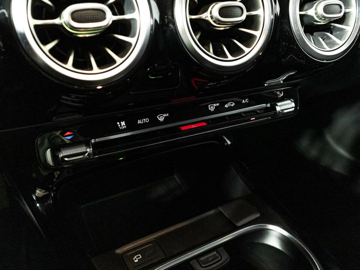 Б/У Мерседес-Бенц А-Класс 2018 года. Фото: #14