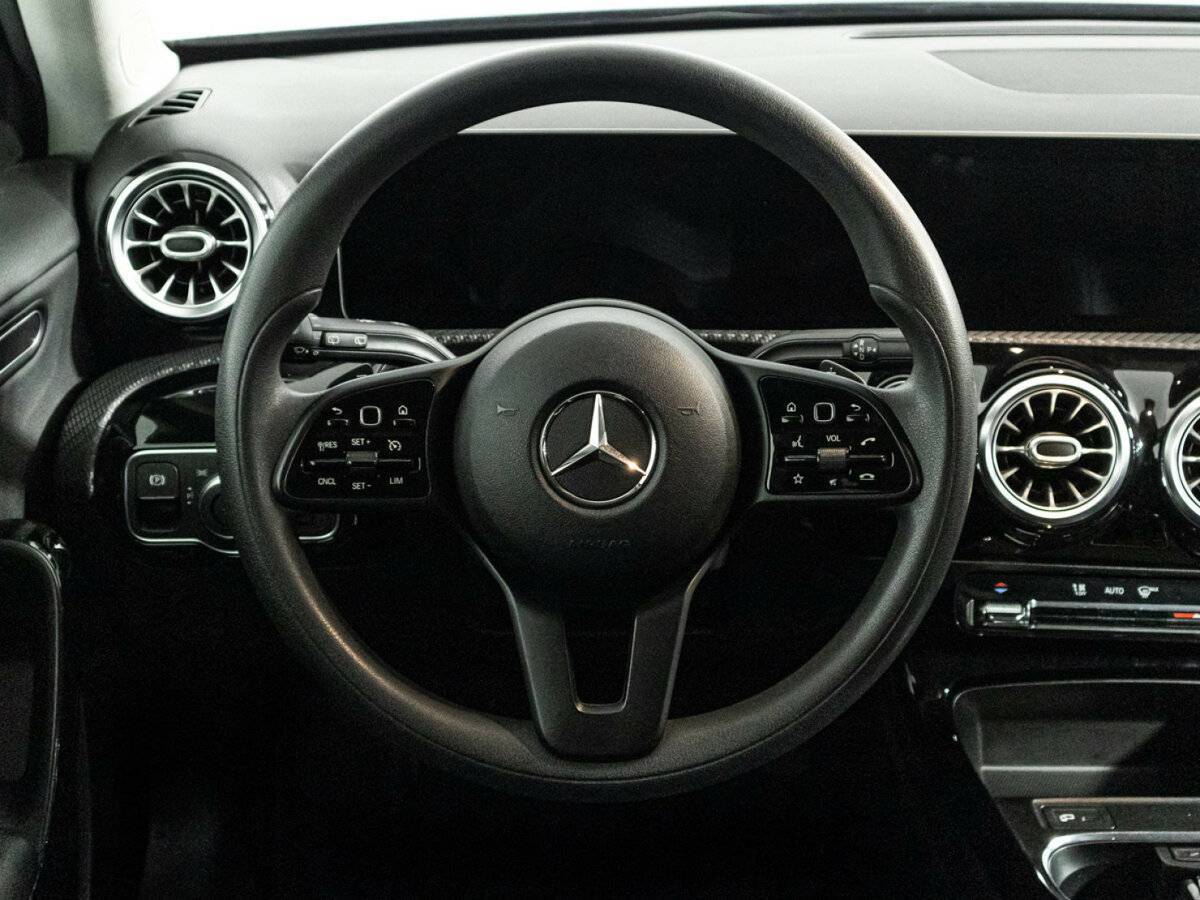 Б/У Мерседес-Бенц А-Класс 2018 года. Фото: #17