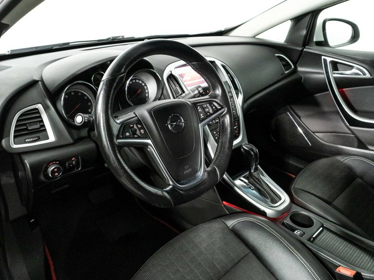 Б/У Опель Астра 2013 года. Фото: #10