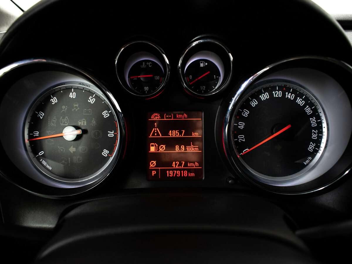 Б/У Опель Астра 2013 года. Фото: #9