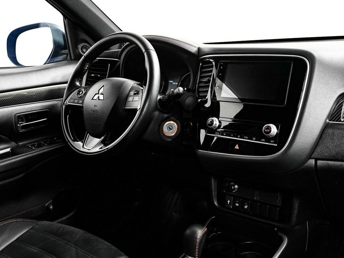 Б/У Митсубиши Оутлэндер 2020 года. Фото: #7