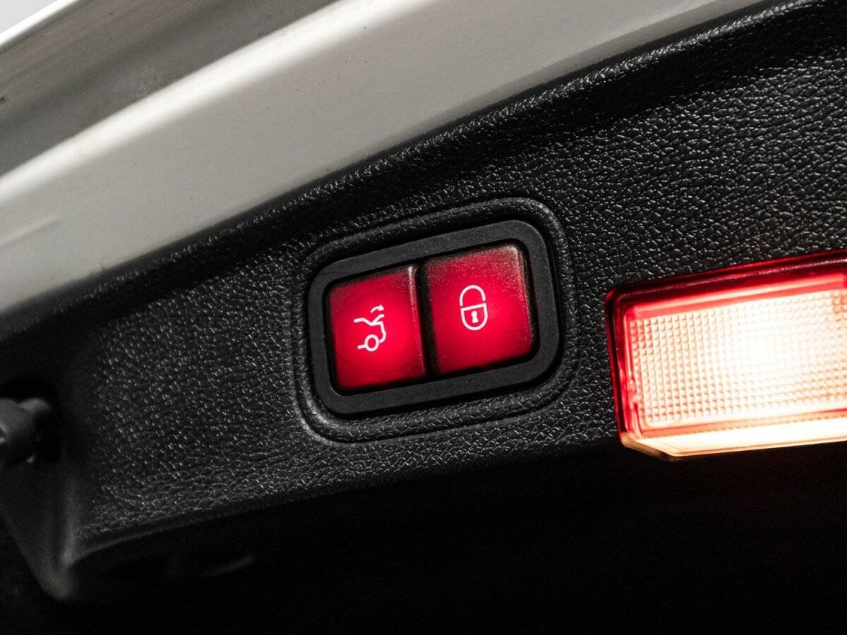 Б/У Мерседес-Бенц Ц-Класс 2016 года. Фото: #15