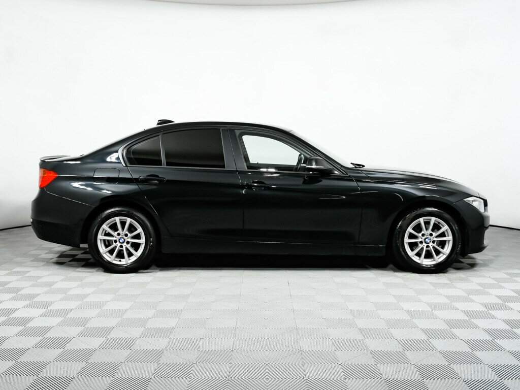 Б/У БМВ 3 серии 2015 года. Фото: #2