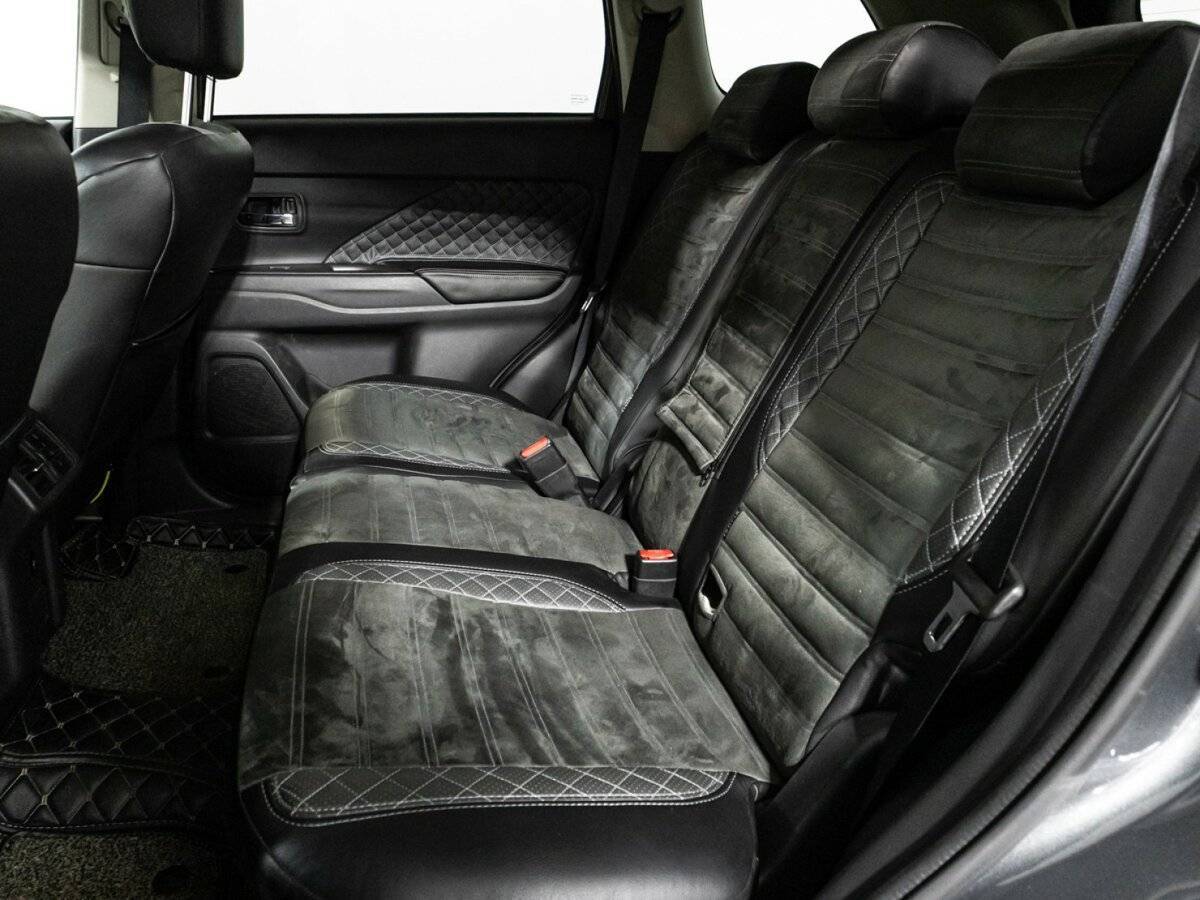 Б/У Митсубиши Оутлэндер 2019 года. Фото: #9