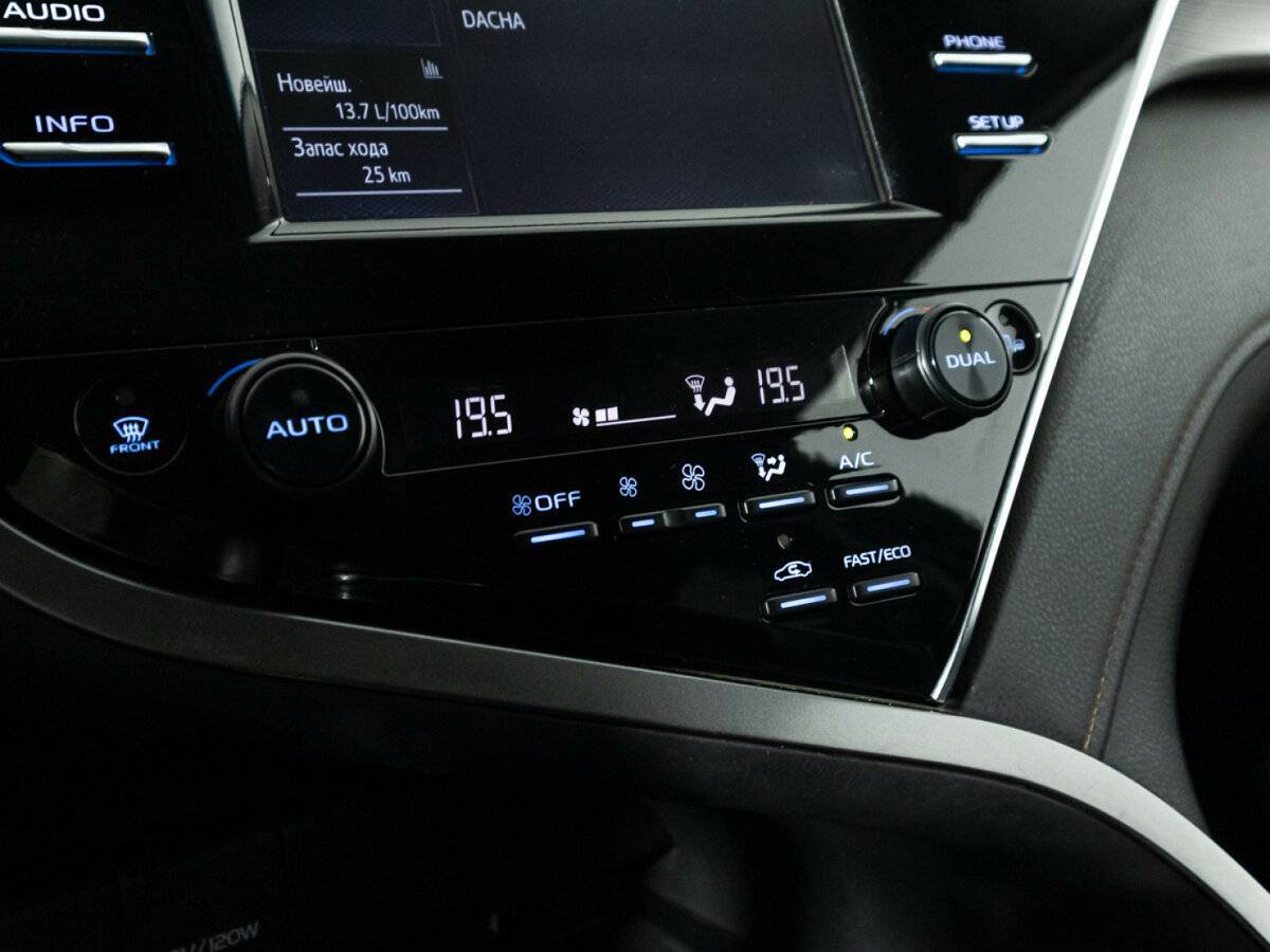 Б/У Тойота Камри 2018 года. Фото: #16