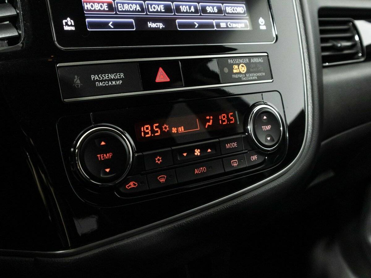 Б/У Митсубиши Оутлэндер 2018 года. Фото: #15