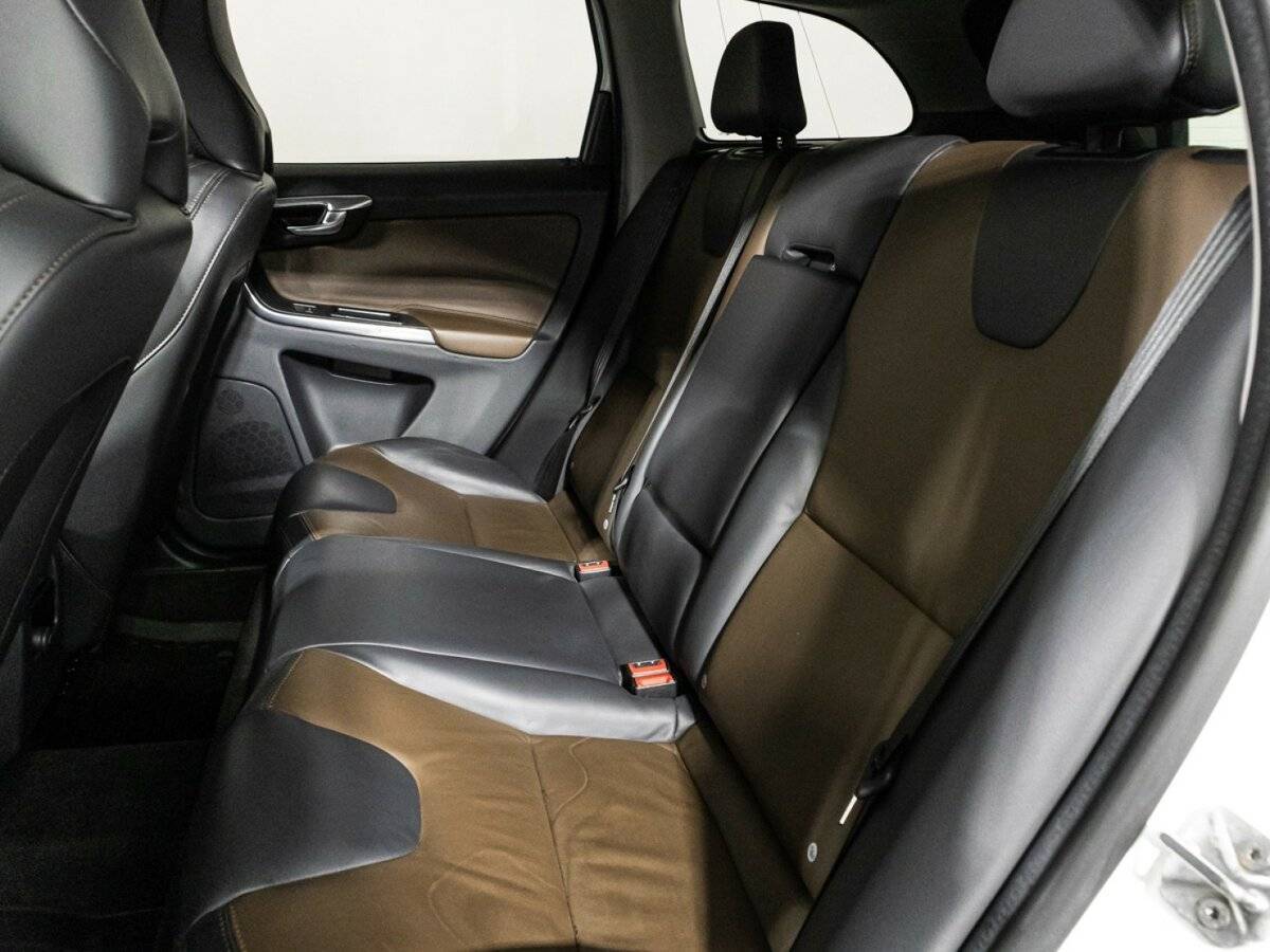 Б/У Вольво ИксЦ60 2014 года. Фото: #10