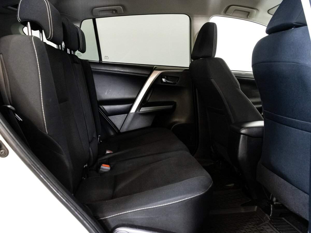 Б/У Тойота Рав4 2018 года. Фото: #16