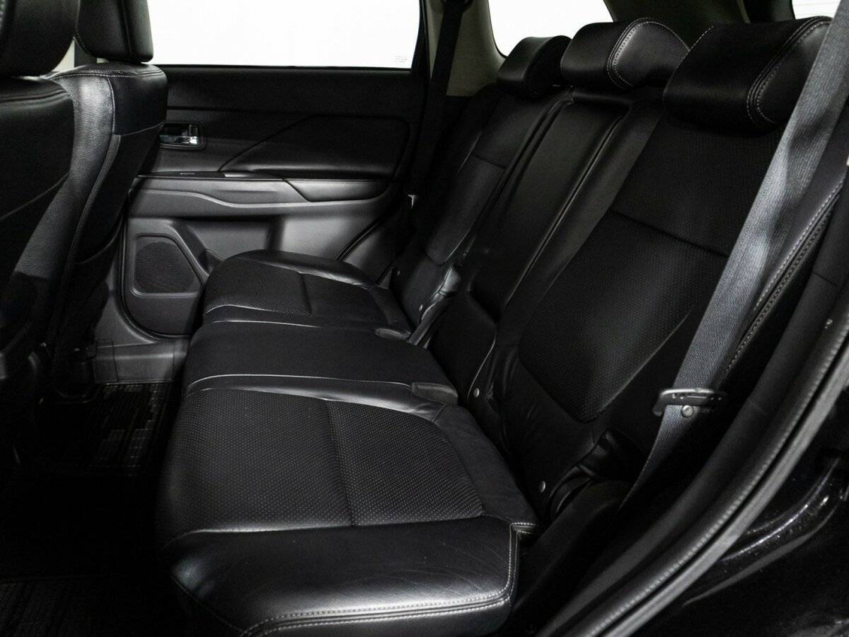 Б/У Митсубиши Оутлэндер 2013 года. Фото: #9