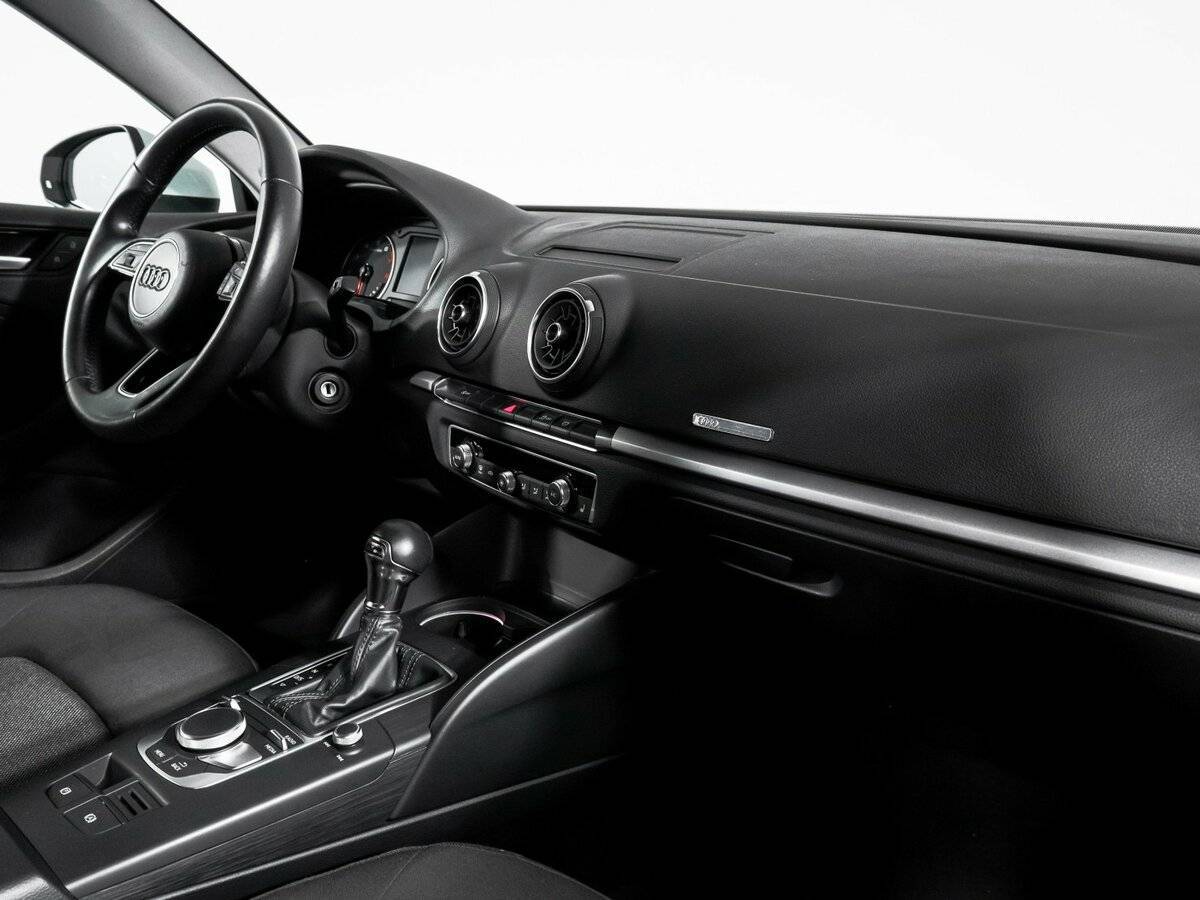 Б/У Ауди А3 2017 года. Фото: #8