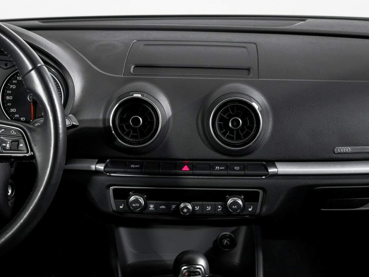 Б/У Ауди А3 2017 года. Фото: #12