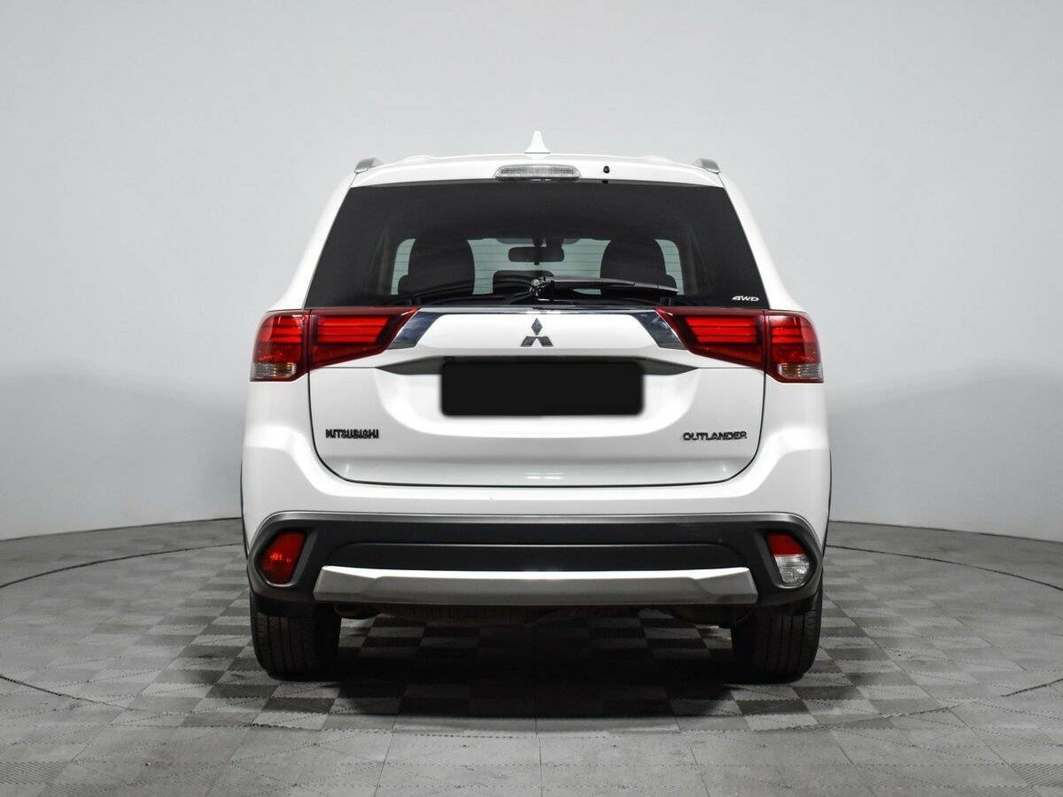 Б/У Митсубиши Оутлэндер 2018 года. Фото: #5