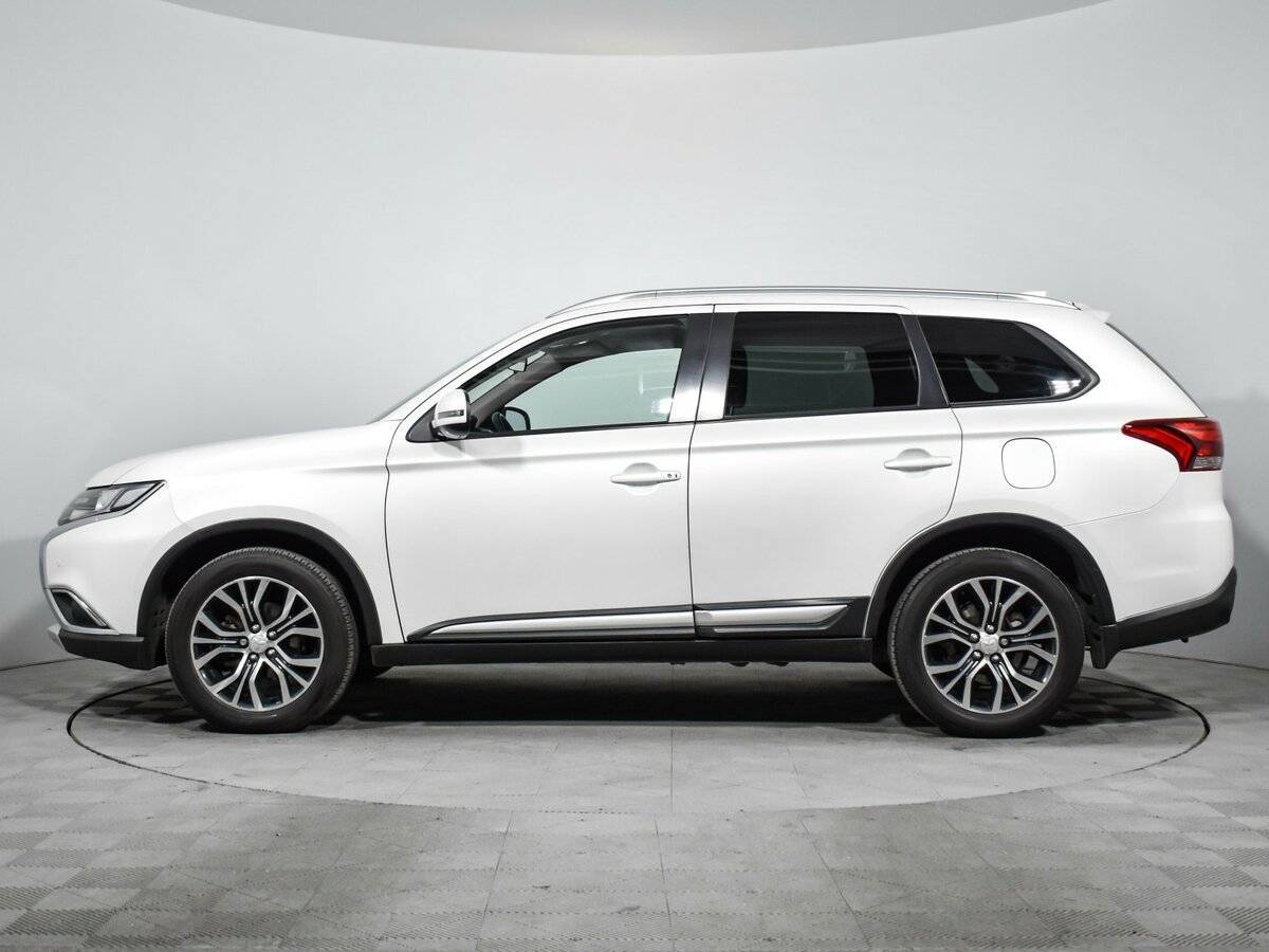 Б/У Митсубиши Оутлэндер 2018 года. Фото: #7