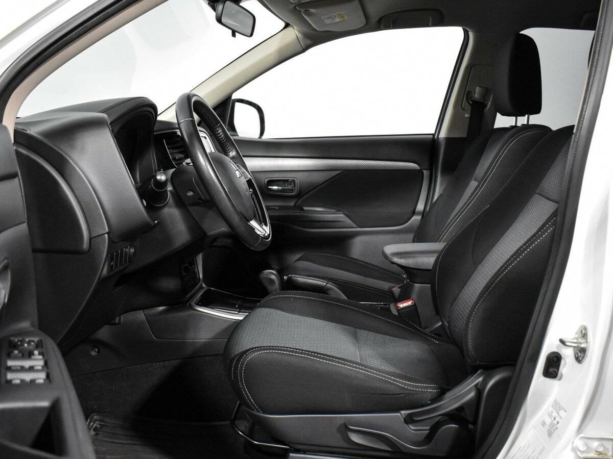 Б/У Митсубиши Оутлэндер 2018 года. Фото: #11