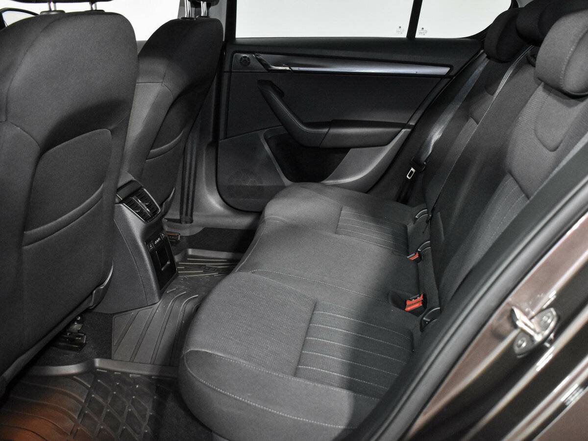 Б/У Шкода Октавия 2019 года. Фото: #10