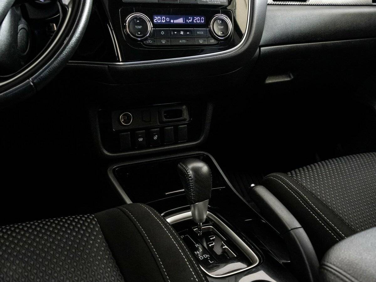 Б/У Митсубиши Оутлэндер 2018 года. Фото: #11