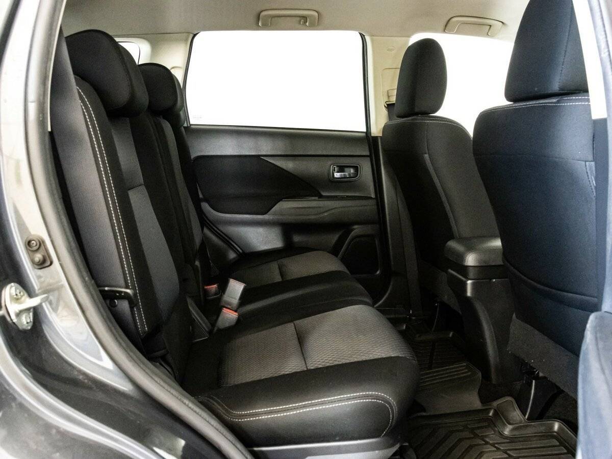 Б/У Митсубиши Оутлэндер 2018 года. Фото: #14