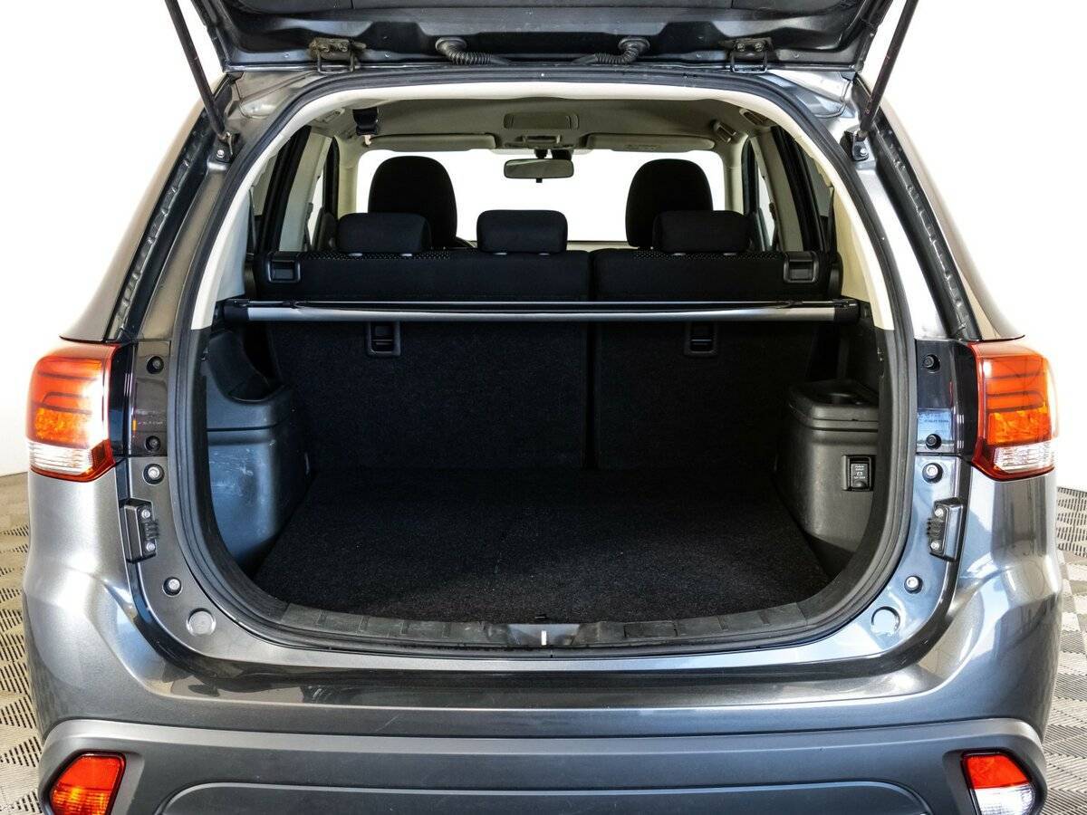 Б/У Митсубиши Оутлэндер 2018 года. Фото: #15