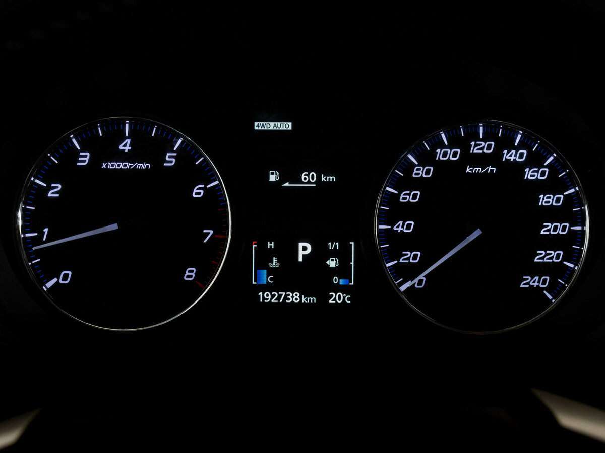 Б/У Митсубиши Оутлэндер 2014 года. Фото: #17