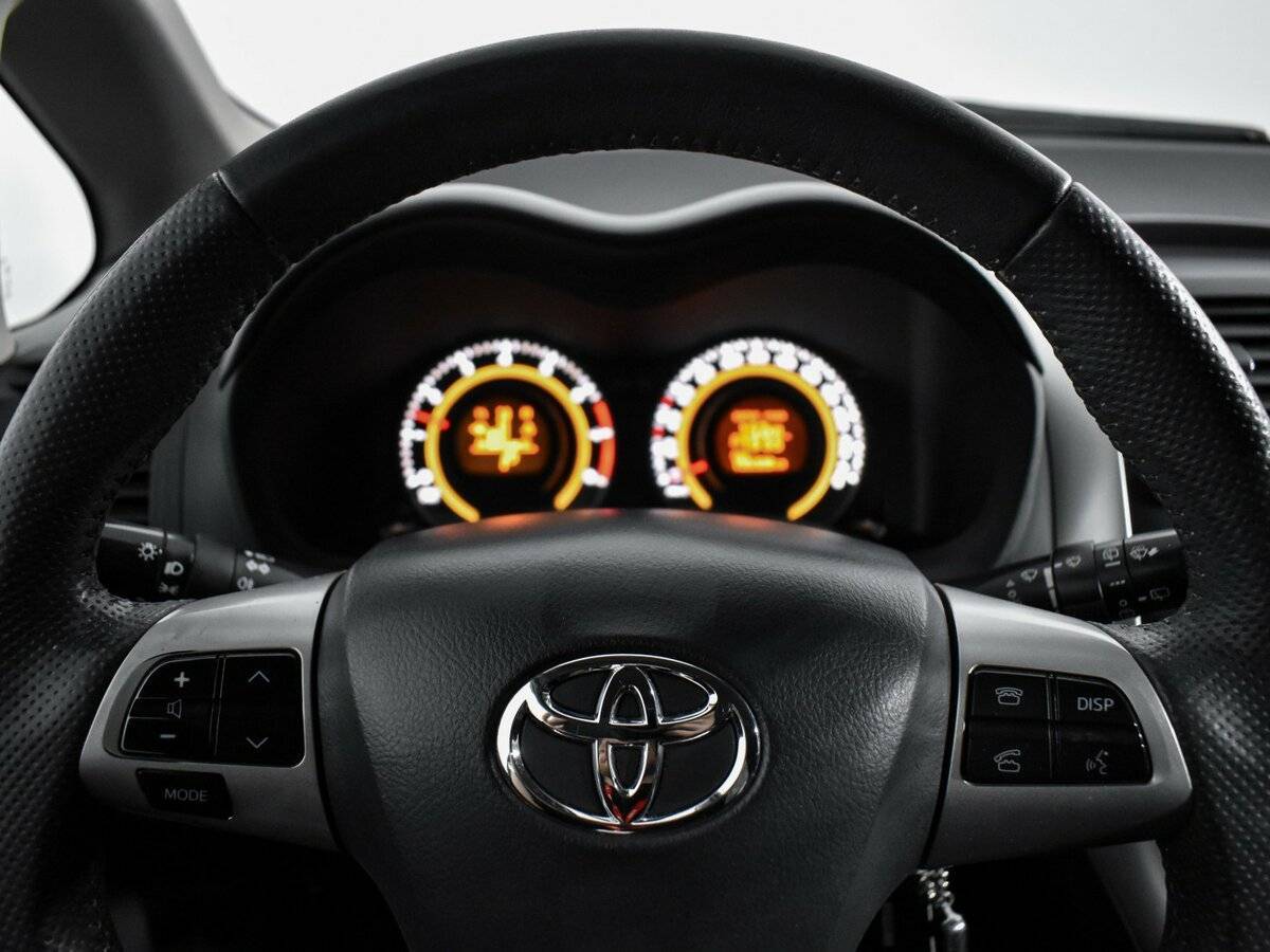 Б/У Тойота Аурис 2012 года. Фото: #14