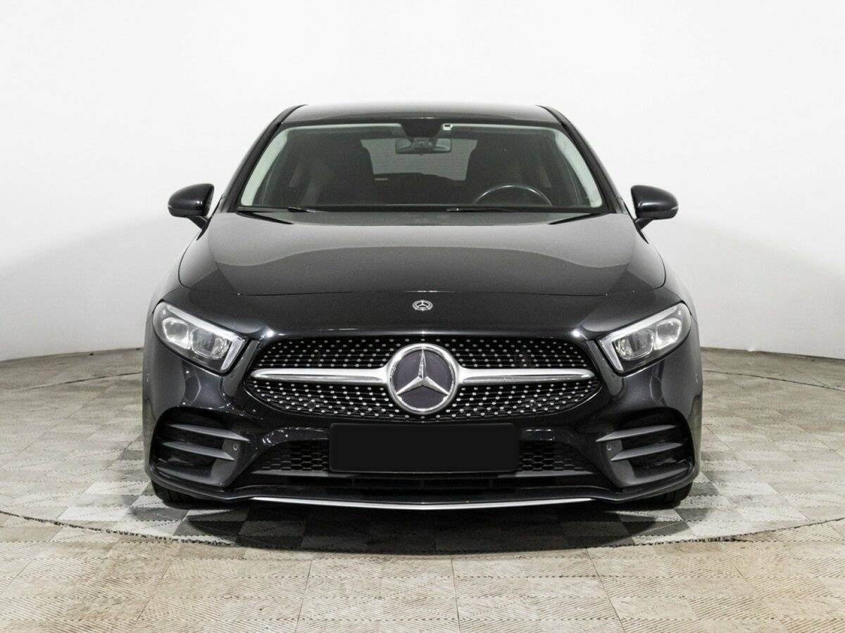 Б/У Мерседес-Бенц А-Класс 2018 года. Фото: #1