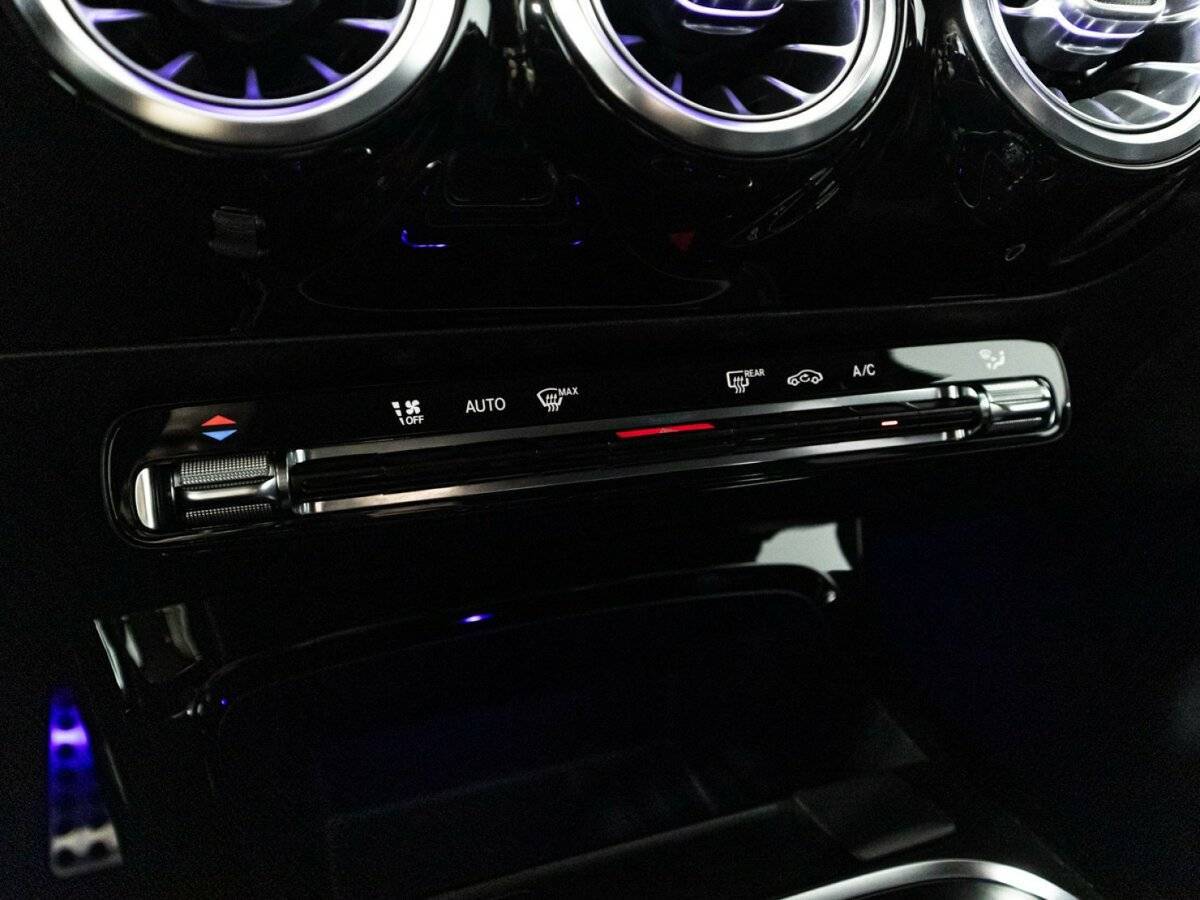 Б/У Мерседес-Бенц А-Класс 2018 года. Фото: #15