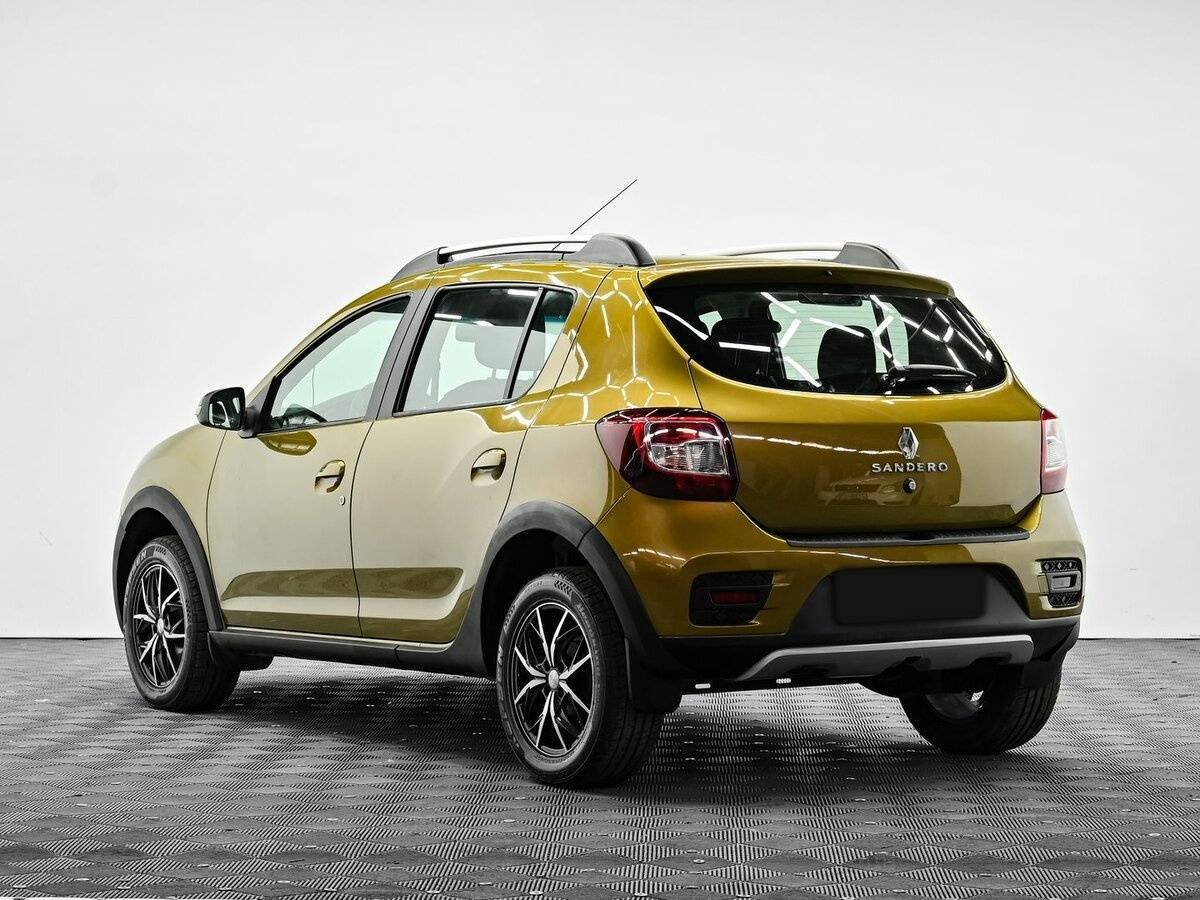 Б/У Рено Сандеро 2016 года. Фото: #2