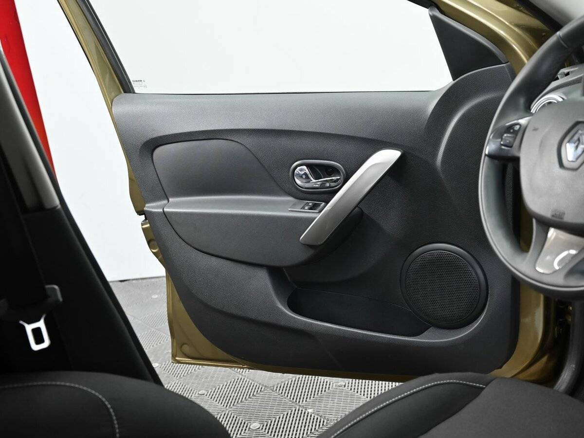 Б/У Рено Сандеро 2016 года. Фото: #6