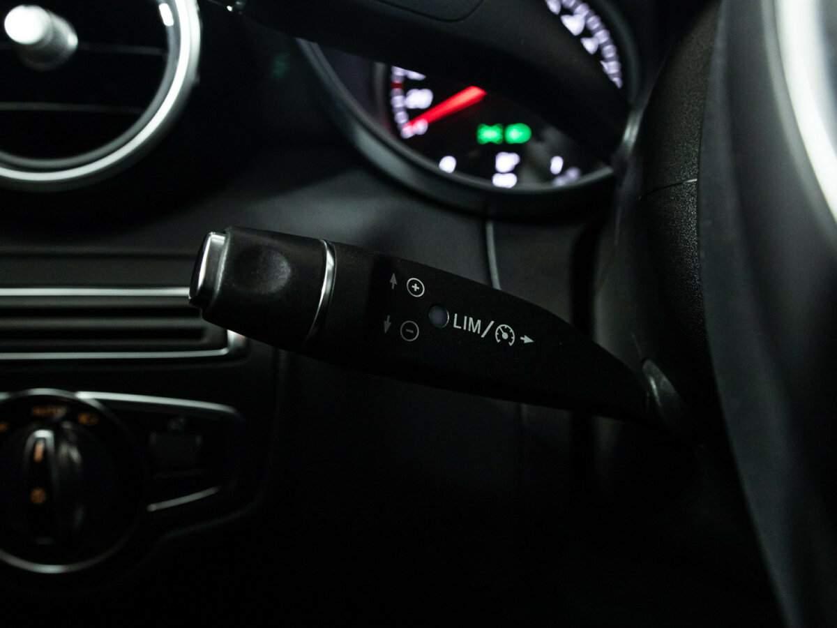 Б/У Мерседес-Бенц Ц-Класс 2015 года. Фото: #18