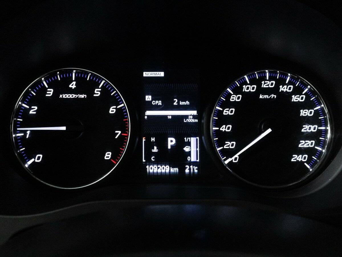 Б/У Митсубиши Оутлэндер 2020 года. Фото: #9