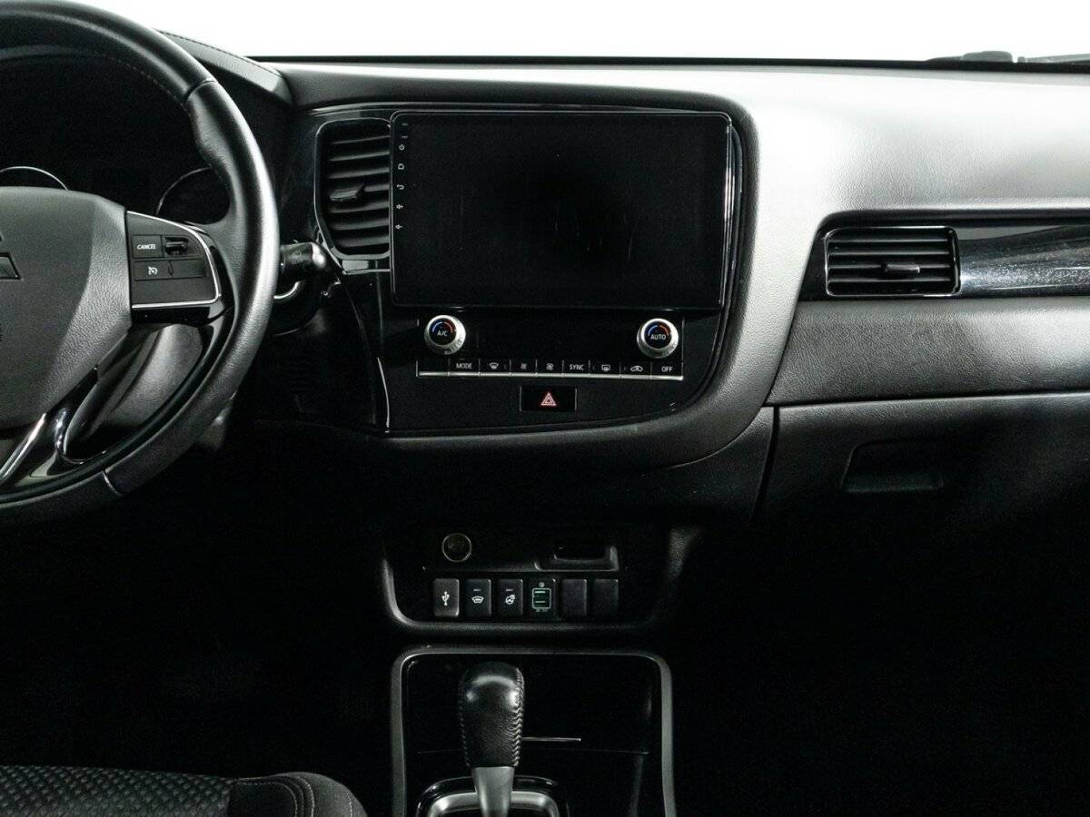 Б/У Митсубиши Оутлэндер 2020 года. Фото: #11