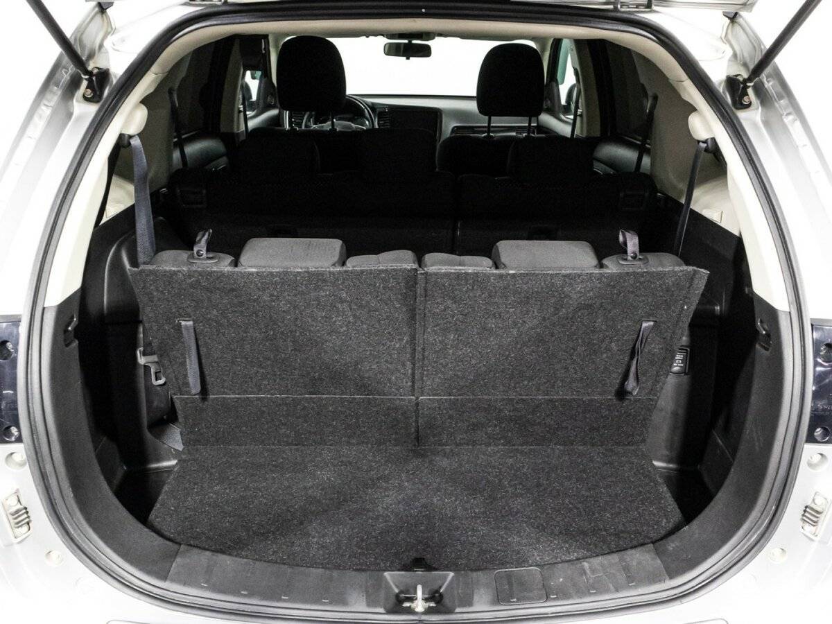 Б/У Митсубиши Оутлэндер 2020 года. Фото: #12