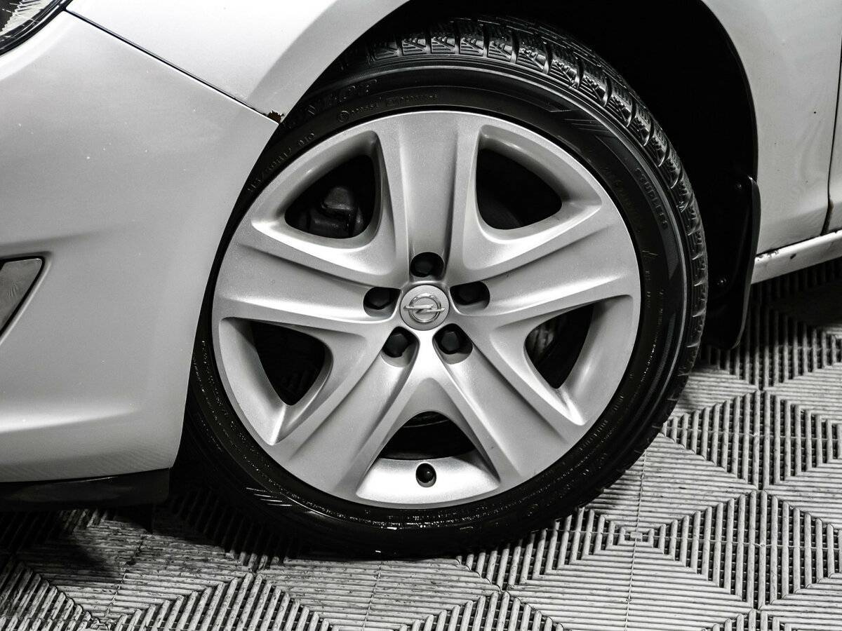 Б/У Опель Астра 2013 года. Фото: #13