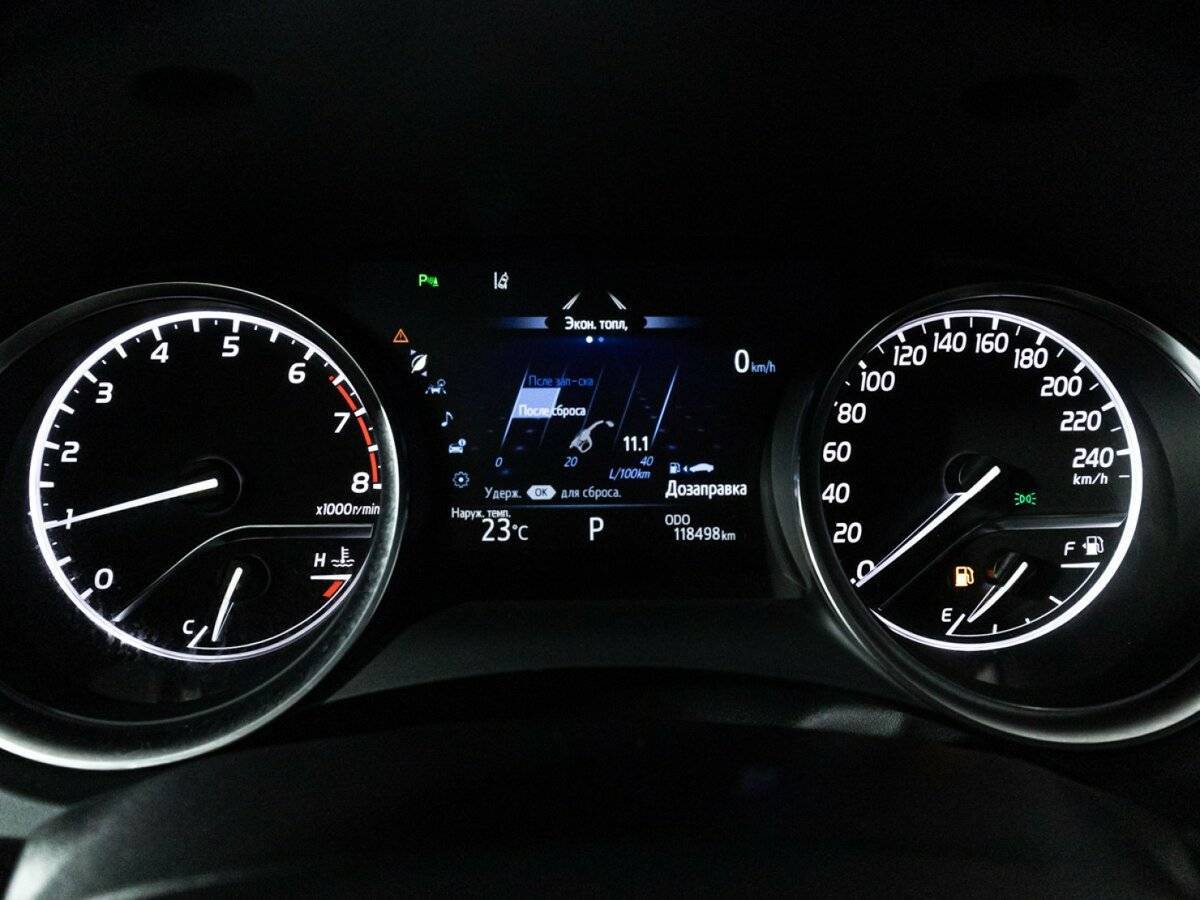 Б/У Тойота Камри 2018 года. Фото: #11