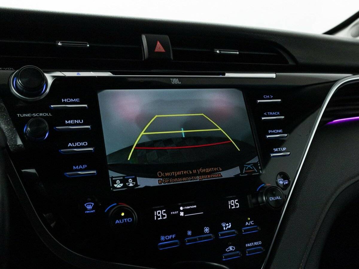 Б/У Тойота Камри 2018 года. Фото: #15