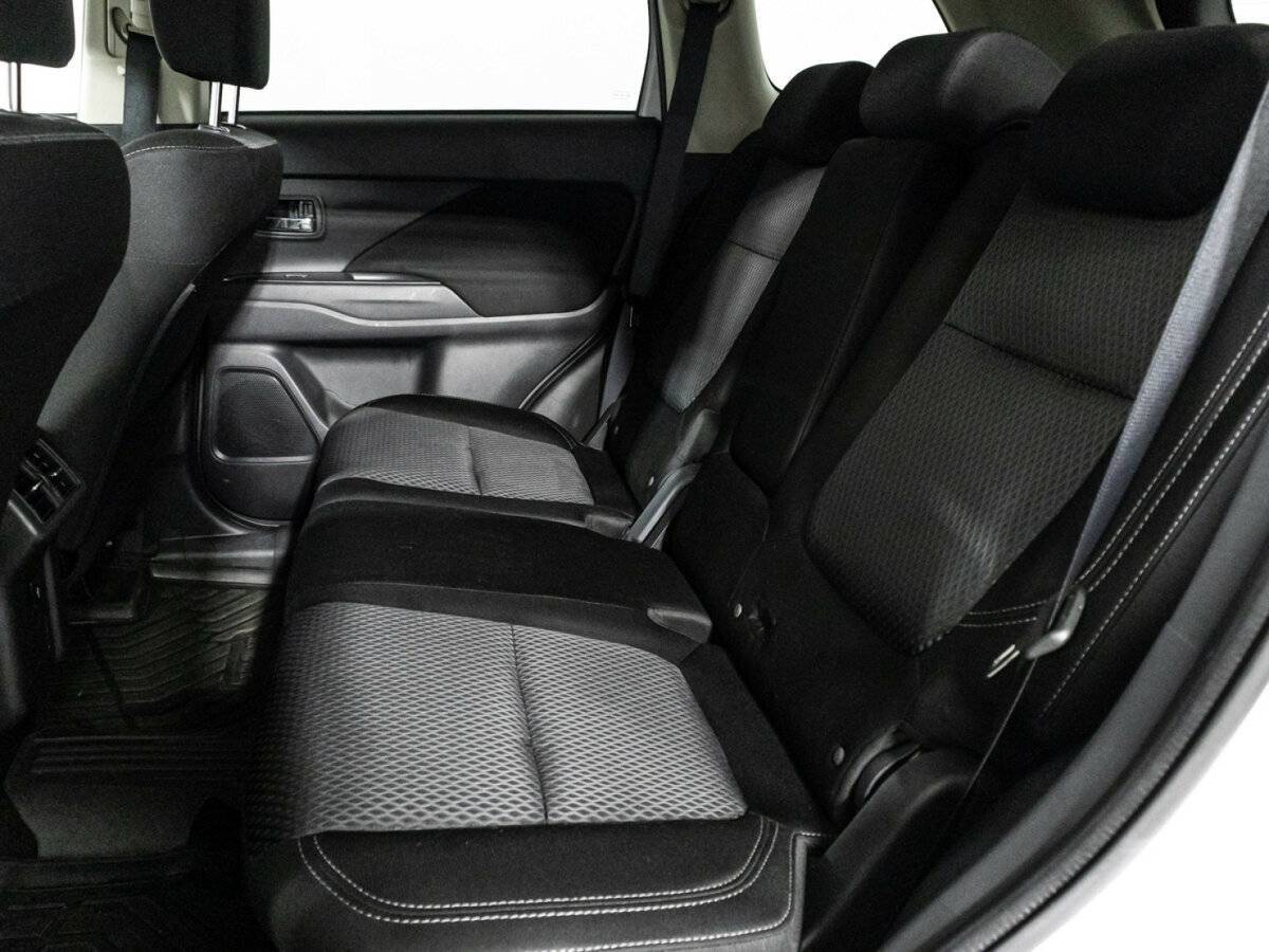 Б/У Митсубиши Оутлэндер 2018 года. Фото: #9