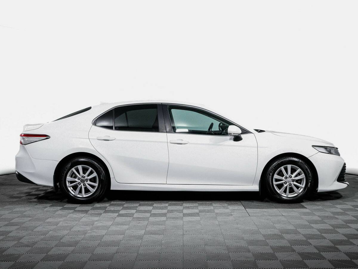 Б/У Тойота Камри 2018 года. Фото: #3