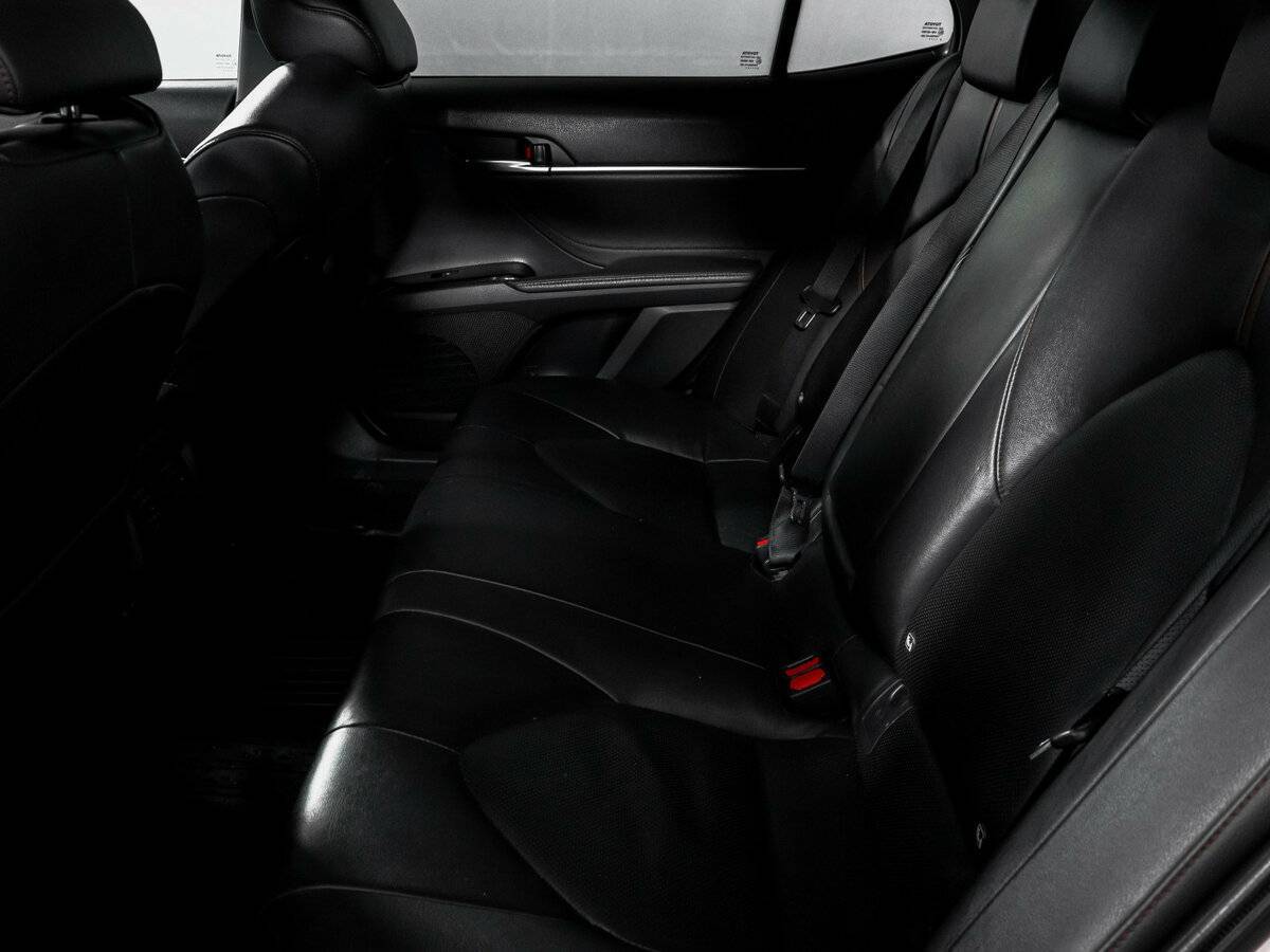 Б/У Тойота Камри 2018 года. Фото: #9