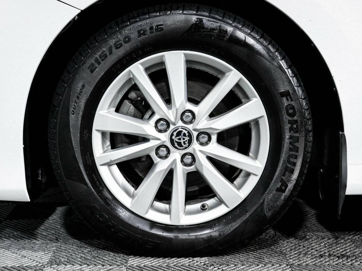 Б/У Тойота Камри 2018 года. Фото: #14