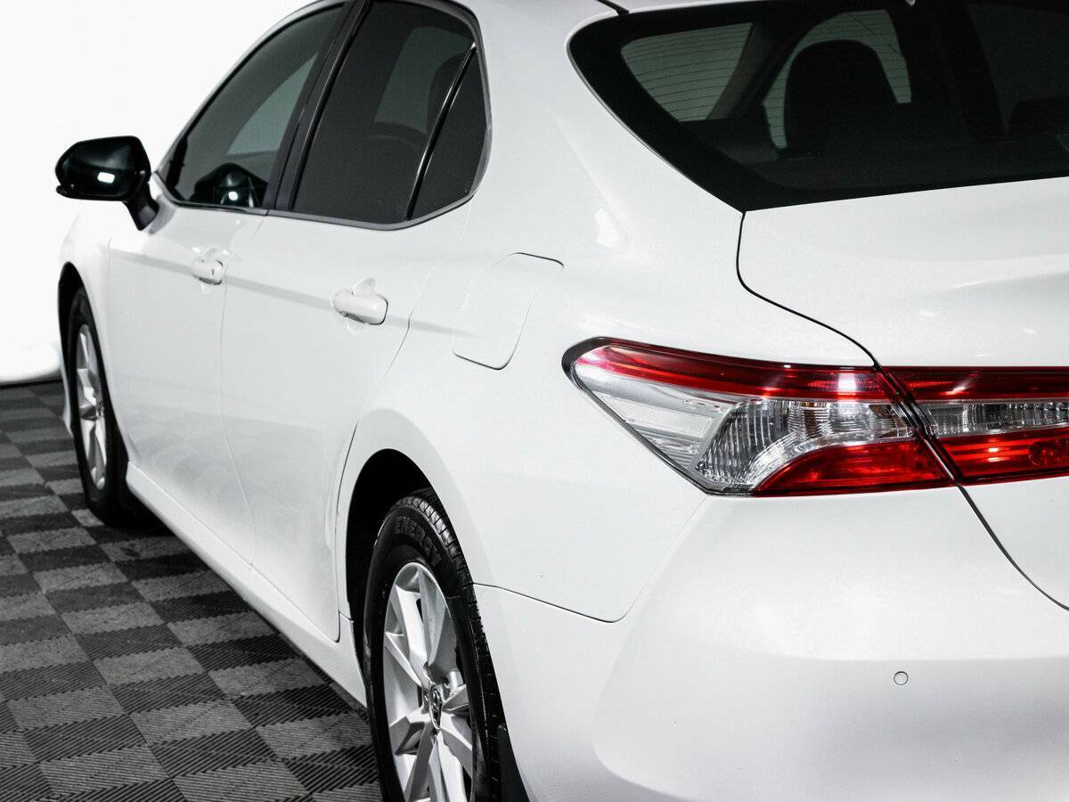 Б/У Тойота Камри 2018 года. Фото: #17