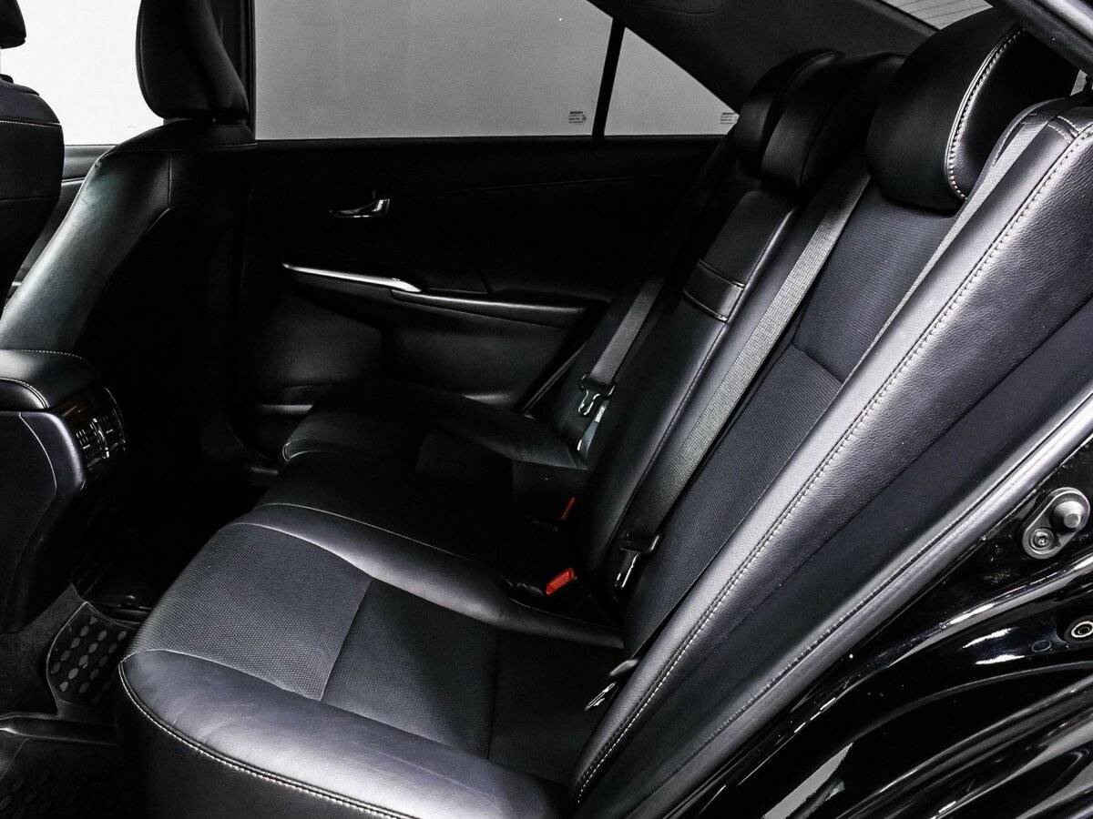 Б/У Тойота Камри 2017 года. Фото: #13